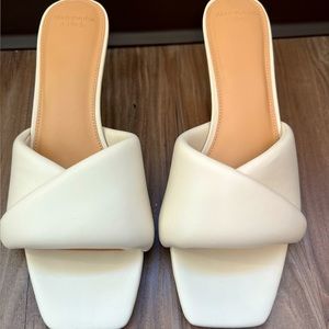 Abercombie and Fitch Puffy Twist Sandals/Heels